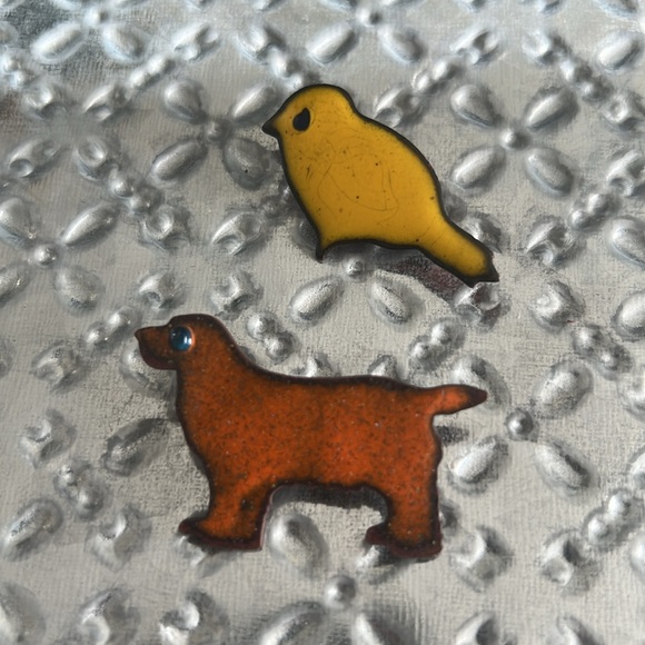 Vintage Enamel Brooches both for one price. - Picture 3 of 5
